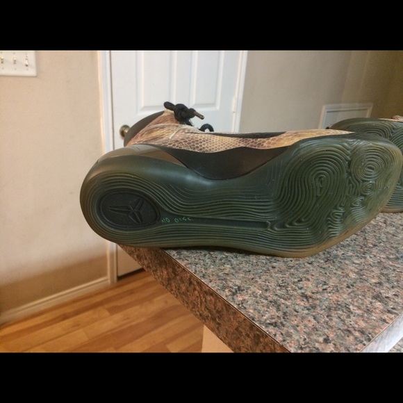 Nike Kobe Bryant - Picture 2 of 8